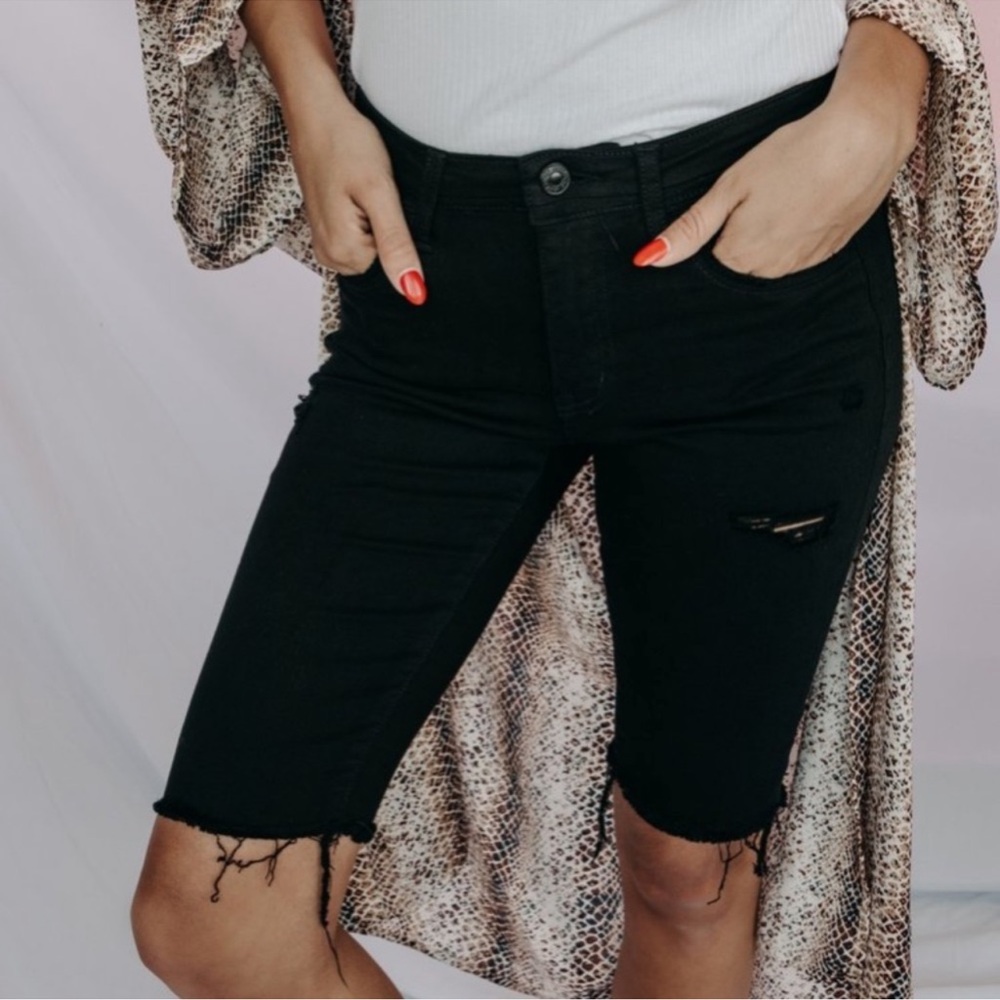 Vervet NWT black mid rise Bermuda distressed denim shorts